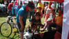Rasant ging es beim Genthiner Radsportclub zu. Der Verein hatte sich am Stand mit den Henkel-Pensionären zusammengetan. Besucher durften sich fühlen wie Rennfahrer. Die Genthiner  Radsportler um Tobias Buchheister (li.) präsentierten ein Rad-Schnellfahren auf der Stelle mit sofortiger digitaler Geschwindigkeits- und Zeitabnahme. 