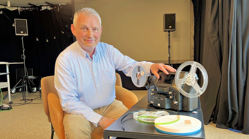 Helmut Zeitz hat es sich zur Aufgabe gemacht, die 8-mm-Filme seines Vaters mit einem Digitalscanner und künstlicher Intelligenz zu restaurieren.