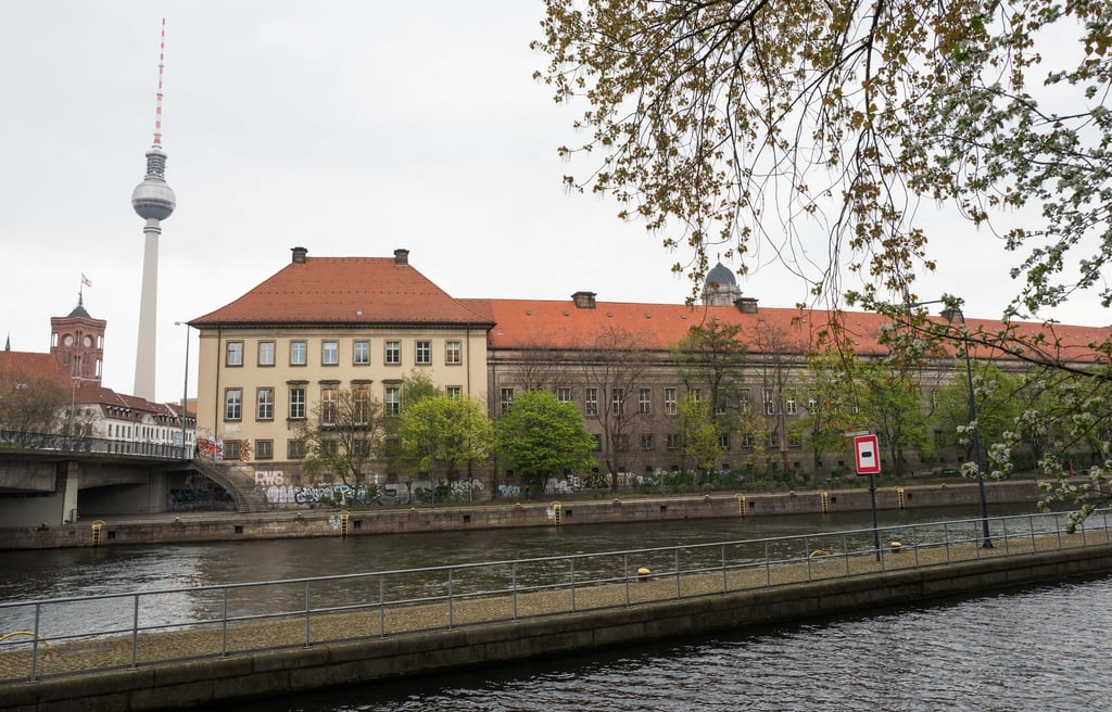 Die Alte Münze umfasst einen größeren Gebäudekomplex in Berlin-Mitte. (Archivbild)
