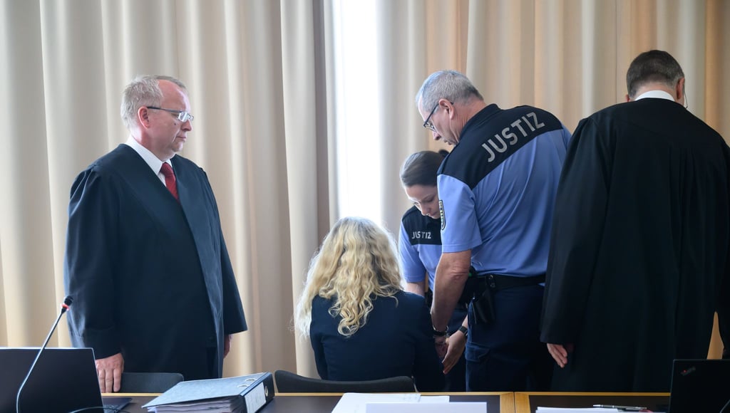 Ein Jogger wurde in Klipphausen überfahren - Die Witwe bestreitet den Mordvorwurf vor Gericht.