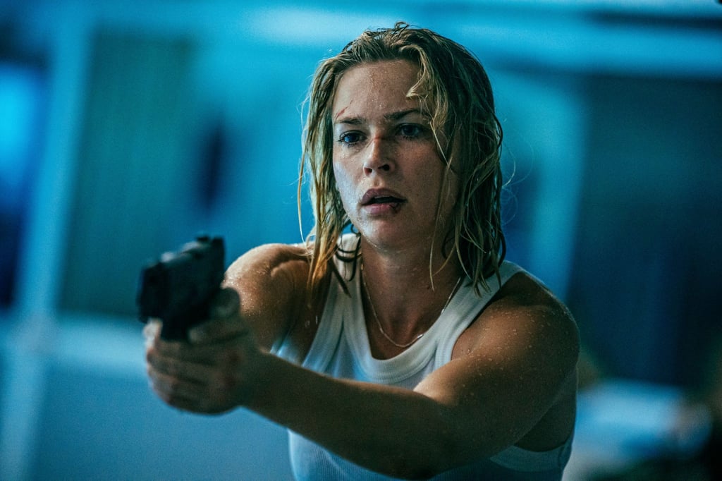Gibt in „Exterritorial“ alles: Jeanne Goursaud spielt die Ex-Elitesoldatin Sara Wulf, die um ihren Sohn kämpft. (Foto: Netflix)