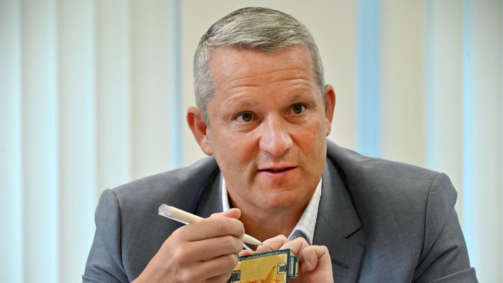 Intel-Vizepräsident Christoph Schell verlässt Intel zum 1. Juli 2025. Hier im Gespräch mit der Volksstimme im Herbst 2023.