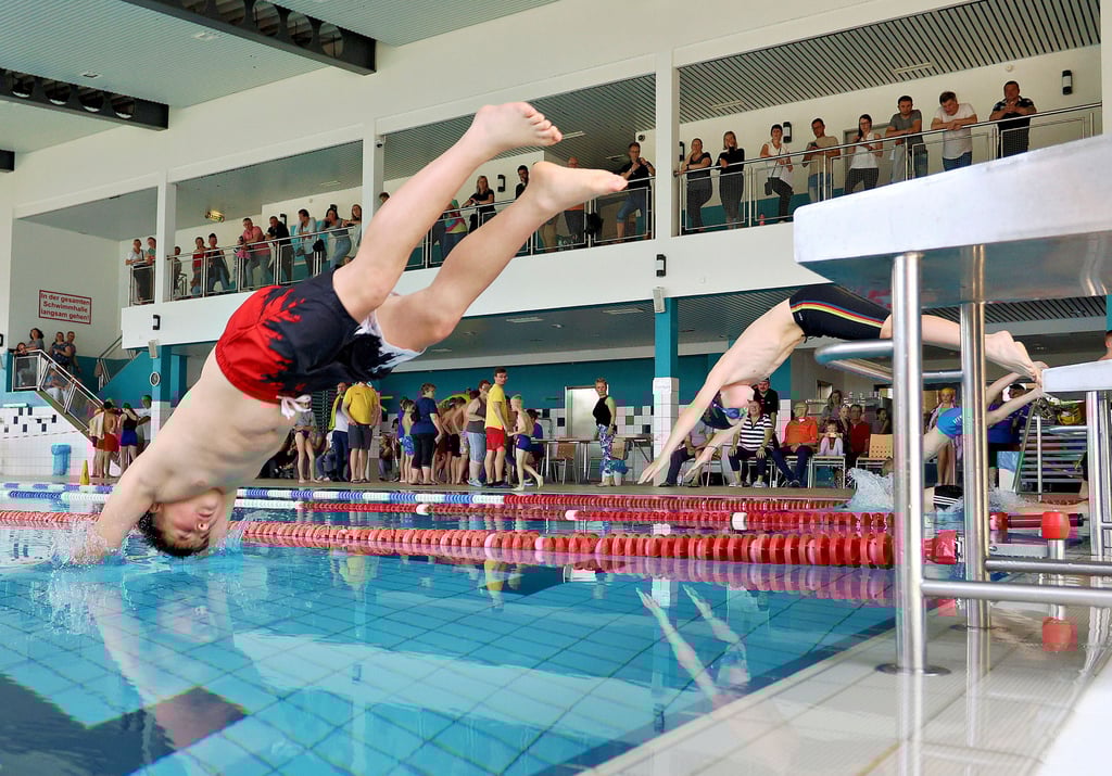 Lok Aschersleben lud zu den Kreis-, Kinder- und Jugendspielen in das Schwimmbecken des Ballhauses der Einestadt.