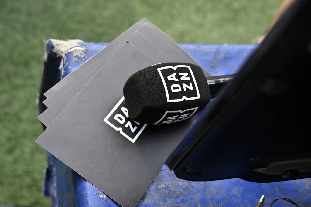 DAZN zeigt ab der Saison 2025/26 die Bundesliga-Konferenz. Wie teuer wird es für Fans?