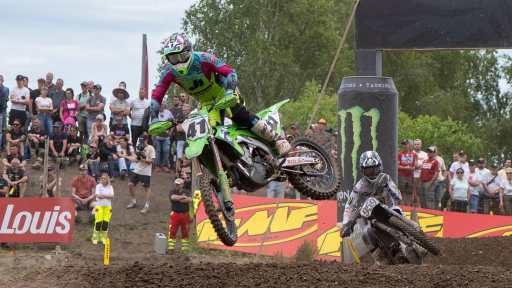 Bei der Motocross-WM im Teutschenthaler Talkessel lieferten sich die Fahrer, hier Jonass Pauls von Kawasaki Lat, spektakuläre Rennen.