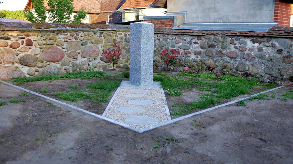 Auf dem kirchlichen Friedhof in Borstel ist ein neues Gräberfeld entstanden.