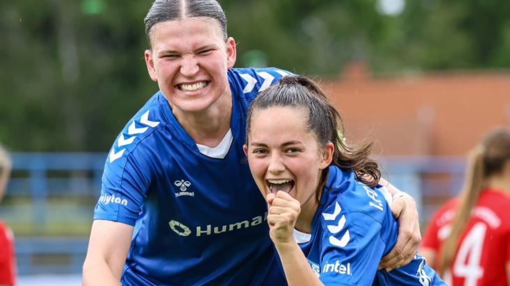 Die Frauen vom 1. FC Magdeburg jubeln über den Sieg gegen Turbine Potsdam II.
