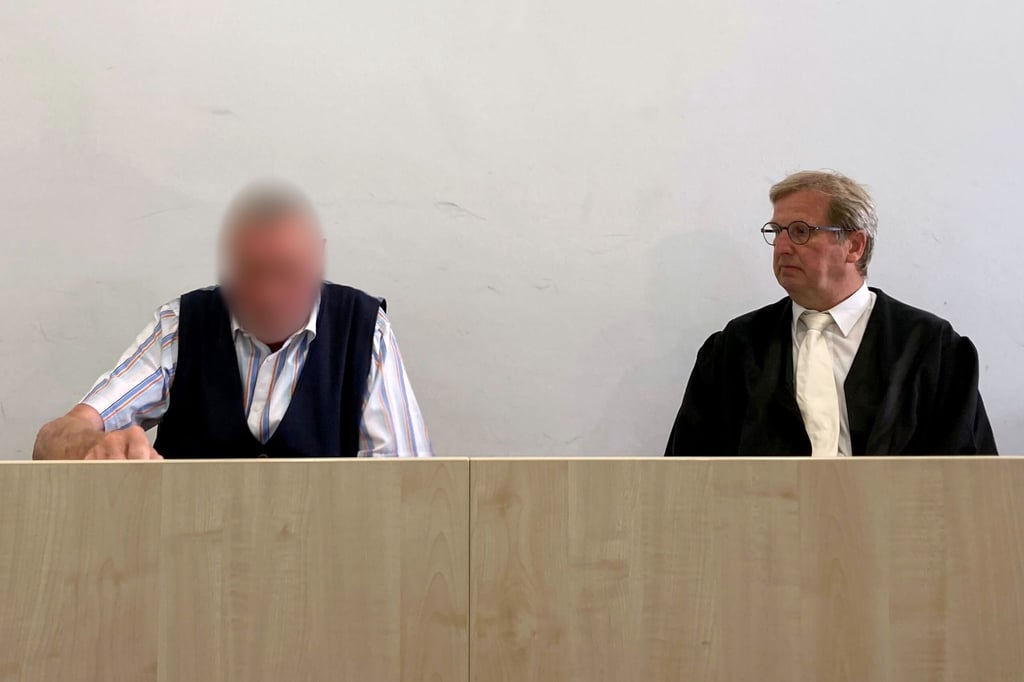 Weil er seine Ehefrau mit einem Kissen erstickt hat, ist ein Rentner aus dem Unstrut-Hainich-Kreis wegen Totschlag zu zwei Jahren auf Bewährung verurteilt worden.