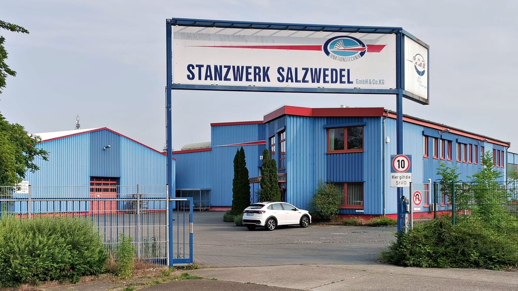Bevor sich die Tore des Salzwedeler Stanzwerkes endgültig schließen, werden die Anlagen demontiert und nach Rumänien geschickt.