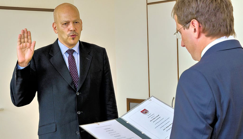Bei der Vereidigung im Juni 2017 stimmte die Chemie zwischen OB Jens Bühligen (r.) und seinem neuen Stellvertreter Bellay Gatzlaff noch.