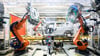 Die Autoindustrie ist ein wichtiger Abnehmer für Robotik und Automatisierung - und derzeit in einer Schwächephase. (Archivbild)