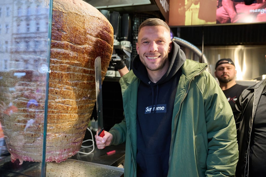 Lukas Podolski ist an mehreren Döner-Restaurants beteiligt.