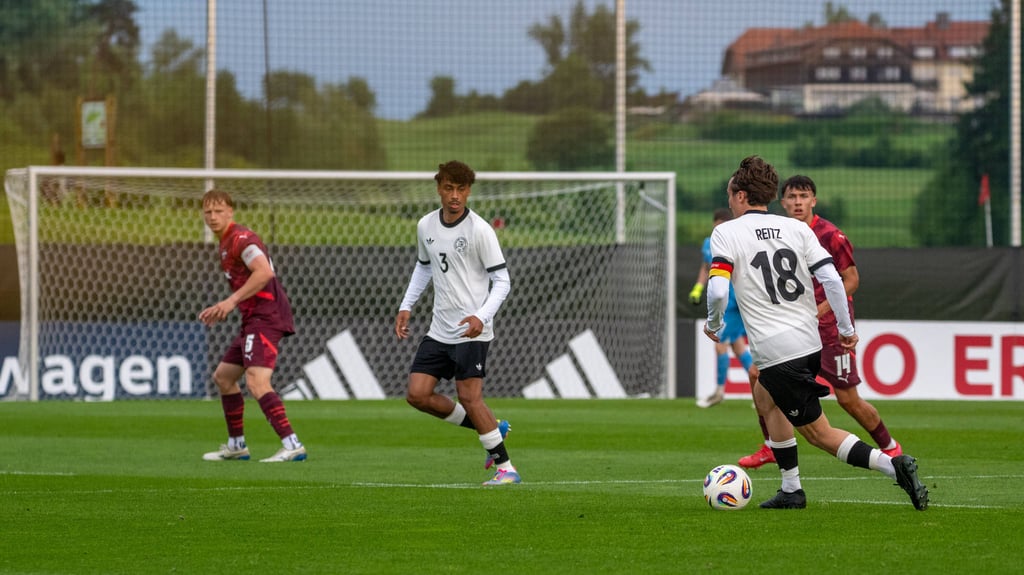 Anführer Rocco Reitz: U21-Nationalteam gegen die U19 von RB.