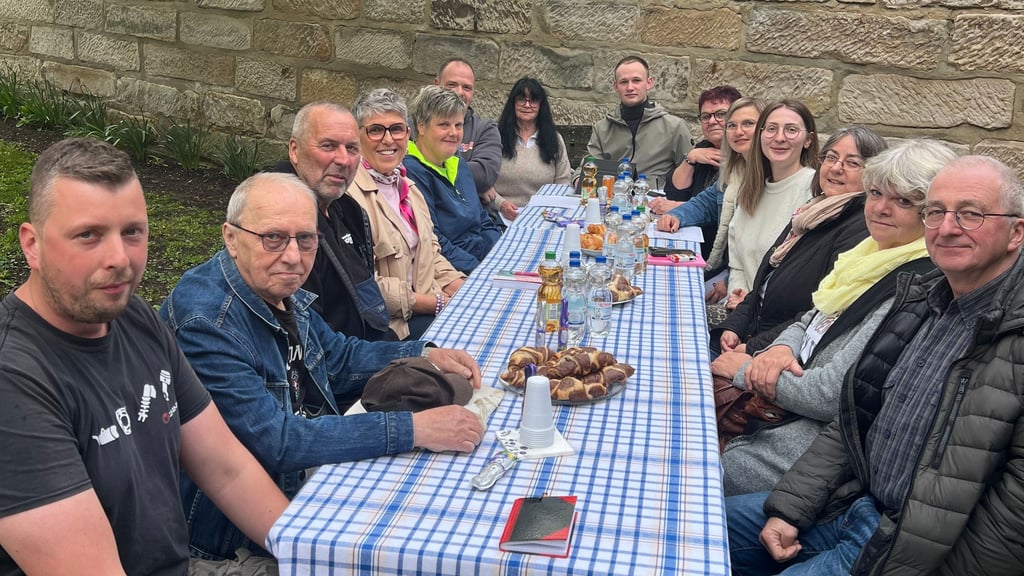 Die Dorffreunde Pabstorf bei einem Treffen anlässlich der Jahresplanung.
