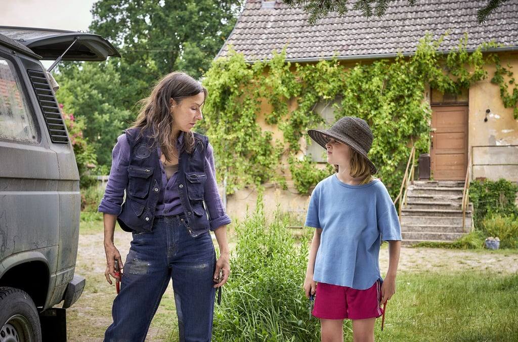 Zu Beginn ist jede Begegnung zwischen Anne (Meret Becker, l) und ihrer Enkelin Tilda (Luise Landau) ein Duell.
