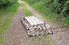 Diese Asbestplatten wurden in der Nähe der Heideteiche bei  Osterfeld illegal in der Natur entsorgt.