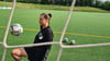 Amy Schneider beim Training auf dem Kunstrasenplatz des SV Irxleben. Die junge Sportlerin war Anfang 2022 an Multipler Sklerose erkrankt. Dank einer Stammzellentherapie kann sie jetzt wieder Fußball spielen. &nbsp;