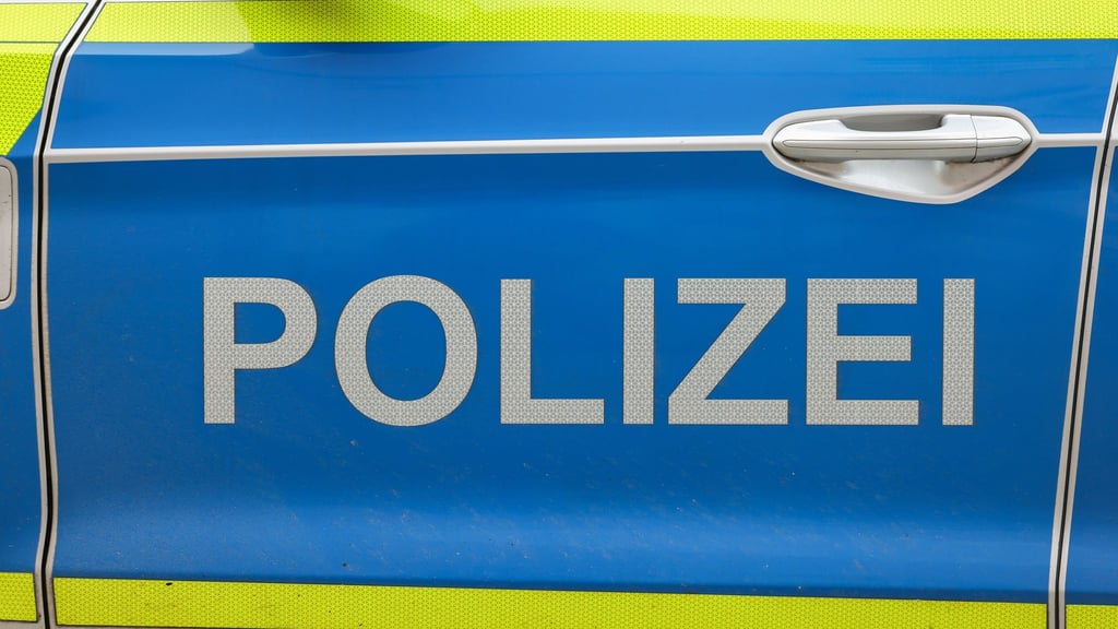 Ein 89-Jähriger hat in Haldensleben eine fünfstellige Bargeldsumme an Betrüger übergeben.