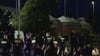 Die Polizei verhindert eine Blockadeaktion vor einer Druckerei in Berlin-Spandau.