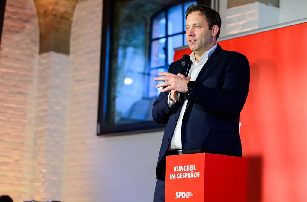 Bundesfinanzminister Lars Klingbeil (SPD) will stärker gegen Schwarzarbeit vorgehen.