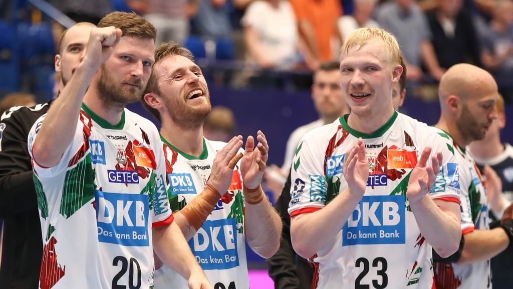 Auch dank der elf Tore von Philipp Weber (l.) hatten Albin Lagergren (M.) und Magnus Saugstrup nach dem Spiel im Lemgo gute Laune.
