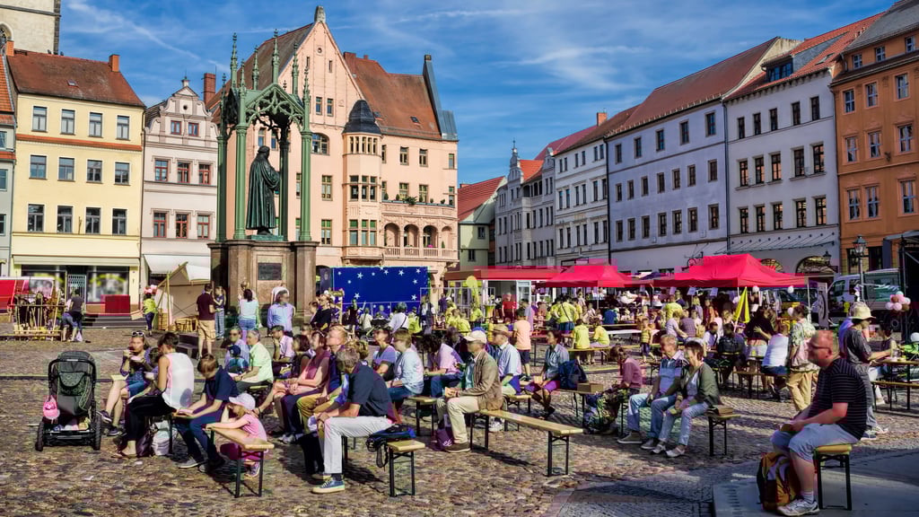 In vielen Ort in Sachsen-Anhalt finden traditionell Pfingstfeste statt.