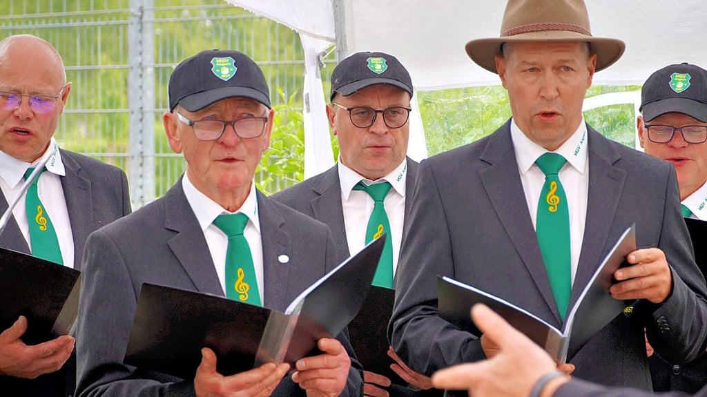 Der Männergesangverein sorgte beim Frühschoppen für Musik.