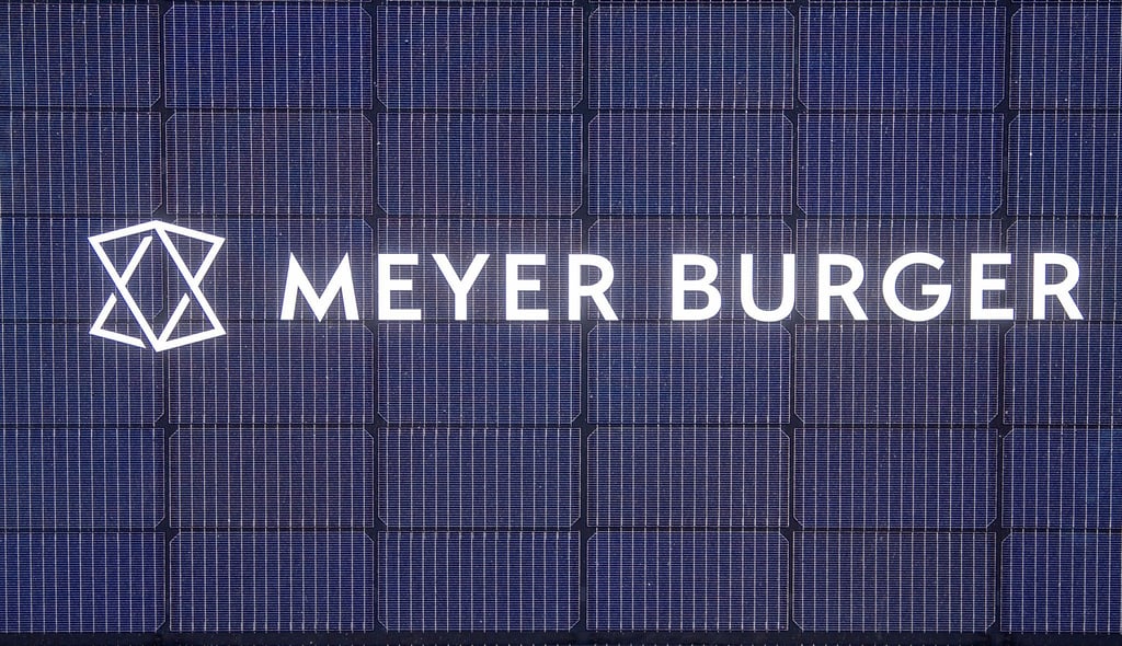 Nach der Insolvenz stehen die deutschen Standorte des Solarherstellers Meyer Burger vor einer ungewissen Zukunft (Archivbild).
