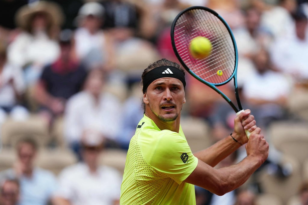Alexander Zverev hat beim Achtelfinale in Paris nicht nur mit dem Gegner zu kämpfen.