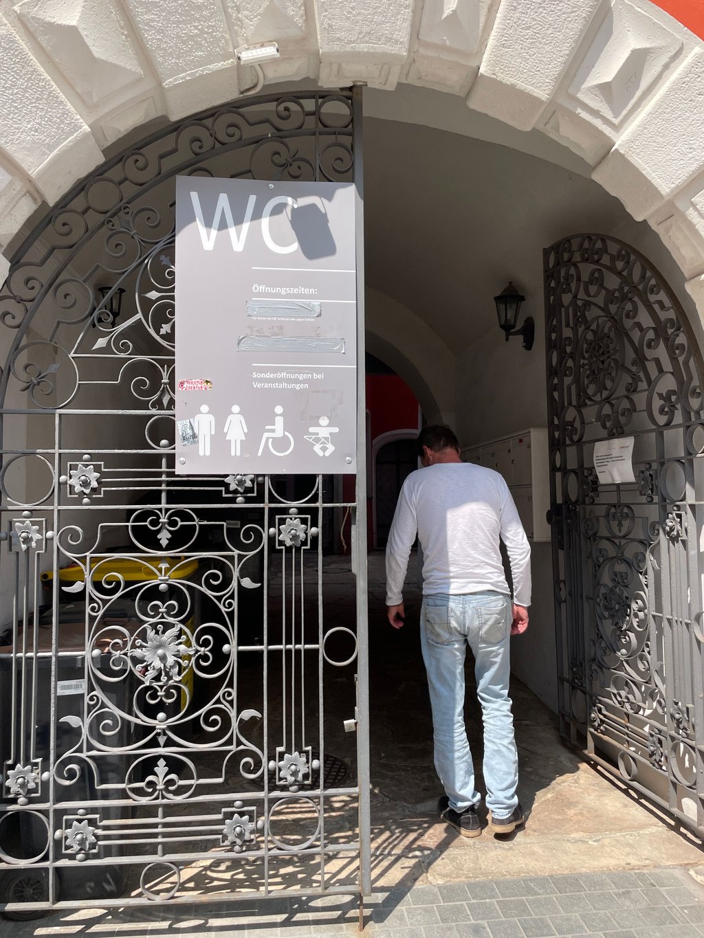 Das WC am Marktschlösschen ist nach jahrelanger Schließung wieder für die Öffentlichkeit nutzbar.