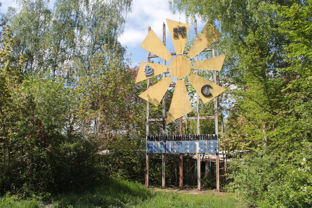 Am Barleber See in Magdeburg findet im August 2025 ein Mädchen-Mint-Camp statt.