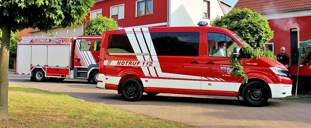 Gleich zwei neue Fahrzeuge können bei der Feuerwehr Zernitz gefeiert werden.