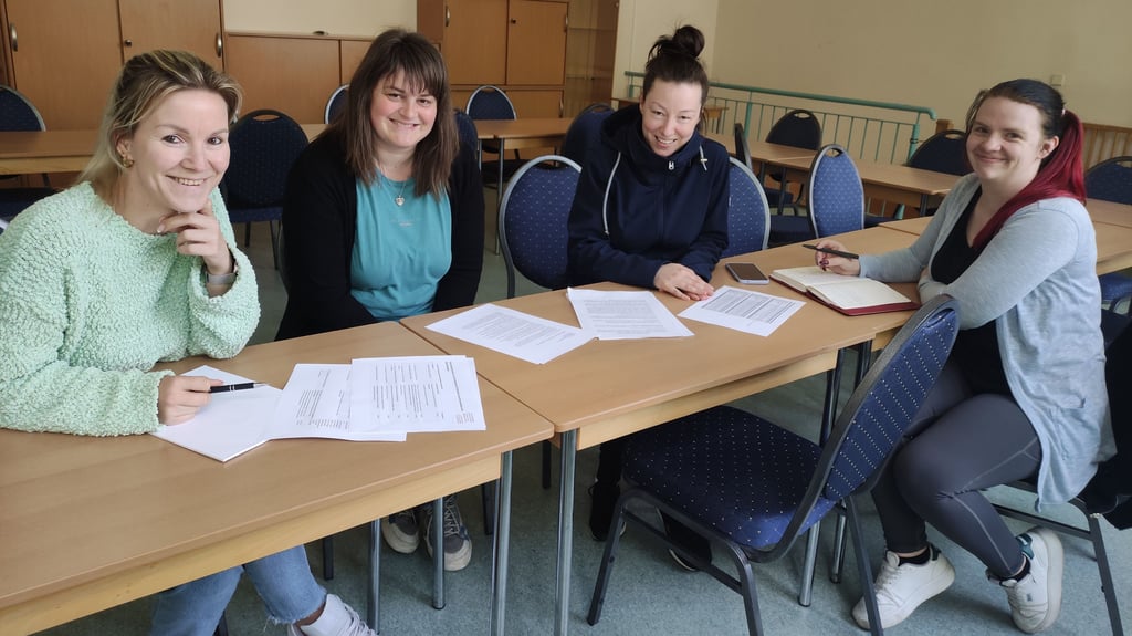 Die Initiatorinnen des Bürgerbegehrens schlagen 29 Punkte vor, um den Erhalt aller Kitas in Osterwieck zu gewährleisten: Nadine Richter, Marcella Huchel, Franziska Kipry und Mandy Pinske (v. l.).