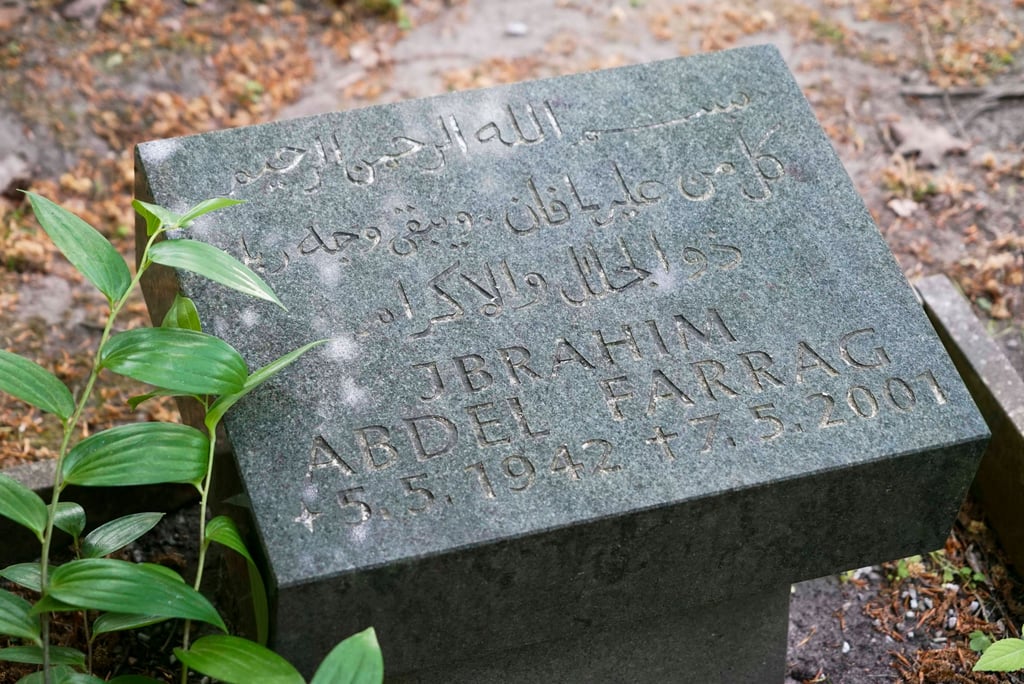 Das Grab von Nadjas Vater Ibrahim befindet sich ebenfalls auf dem Friedhof Ohlsdorf in Hamburg.