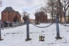 Im Winter ist das Problem am Schloßplatz in Eisleben relativ gering. Mit der warmen Jahreszeit kommen aber die Trinker und belagern die Bänke.