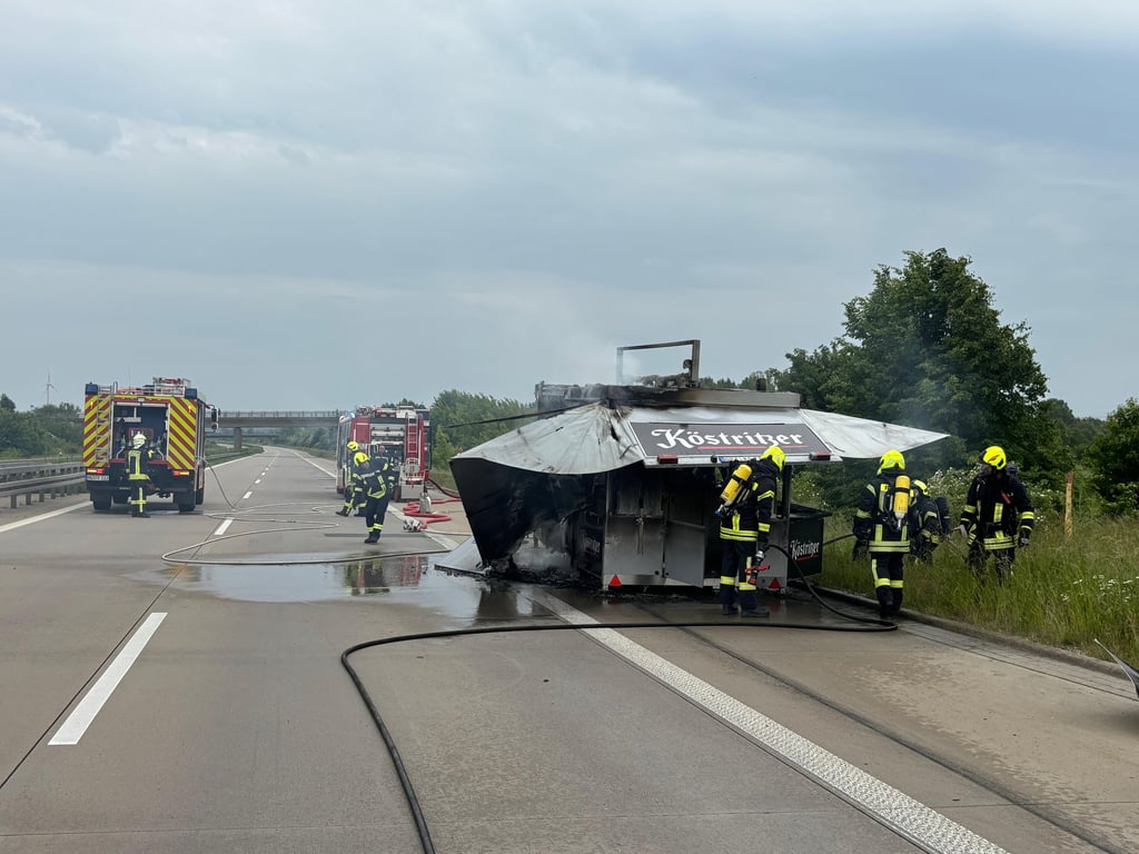 Am 2. Juni brannte ein Bierwagen auf der A38 bei Merseburg aus.