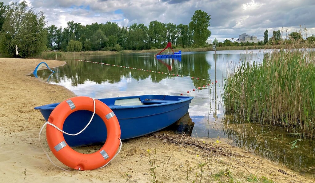 Es wird warm in Staßfurt! Albertinesee (Foto), Strandsolbad und Löderburger See laden zunehmend zum Baden ein. Trotz der Nichtschwimmerbereiche gilt Vorsicht.