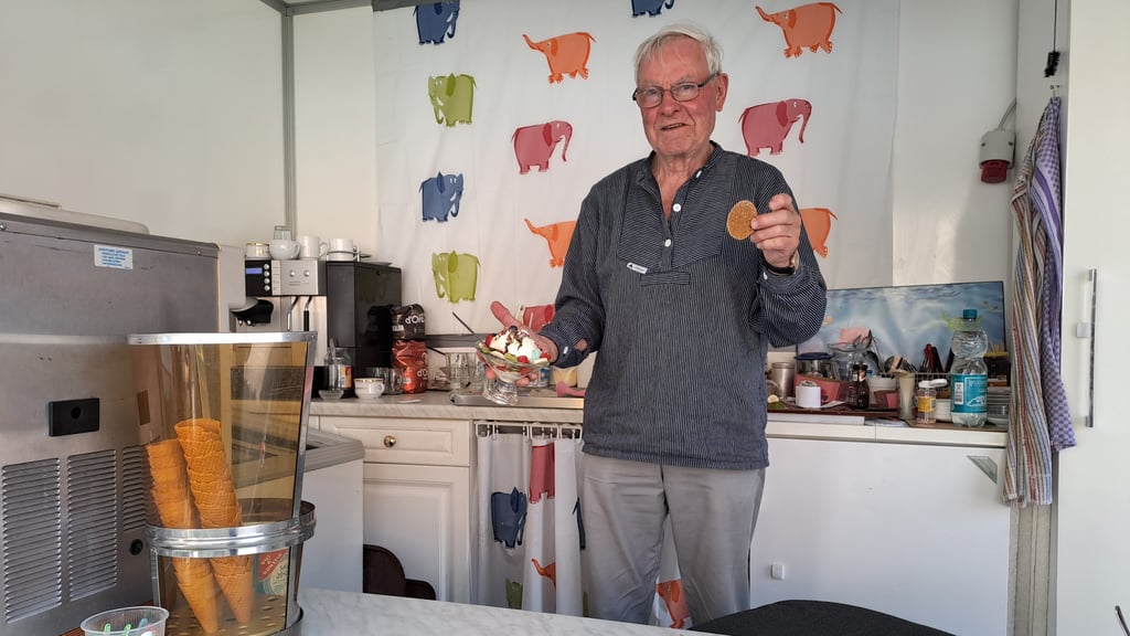 Klaus Fischer sucht einen Nachfolger für sein Eiscafé „Nachkätzchen“ in Elbingerode (Harz).