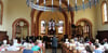 Blick in die Kirche Schernebeck bei einem Konzert. 