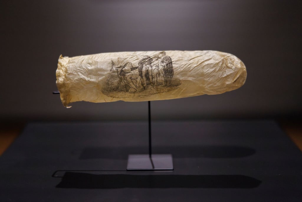 Das Kondom aus dem Jahr 1830 ist mit einer erotischen Zeichnung versehen.