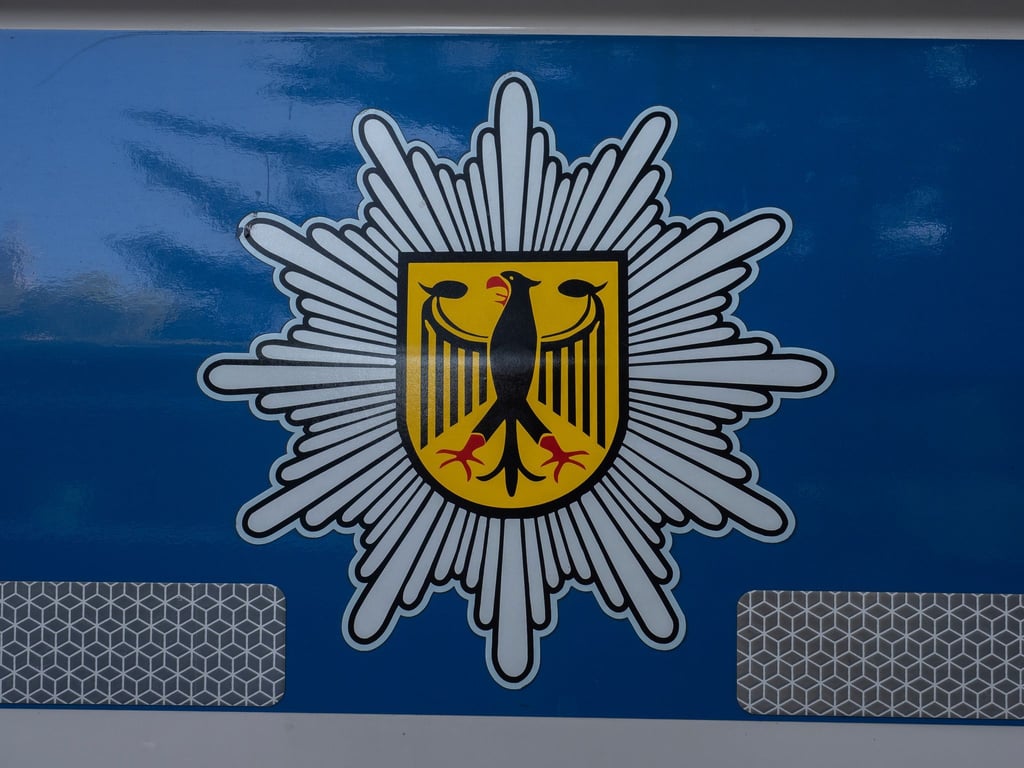 Ein Bundespolizist soll einem kriminellen Sicherheitsdienst sensible Informationen geliefert haben. (Symbolbild)