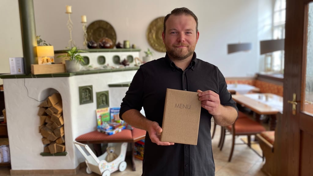 Vor einem Jahr hat Patrick Kohlhoff das Hotel „Zur Post“ in Wernigerode wiedereröffnet, nun erweckt er auch das dazugehörige Restaurant wieder zum Leben.