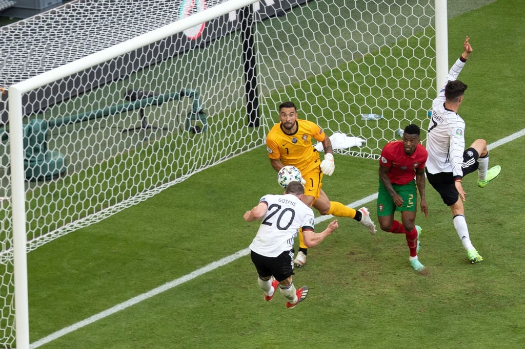 Robin Gosens (Nummer 20) köpft 2021 das 4:1 gegen Portugal und ist auch diesmal wieder in München dabei.