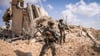 Israels Armee will eigenen Angaben nach die Einzelheiten eines Vorfalls in der Nähe eines humanitären Verteilungszentrums in Rafah untersuchen. (Archivbild)