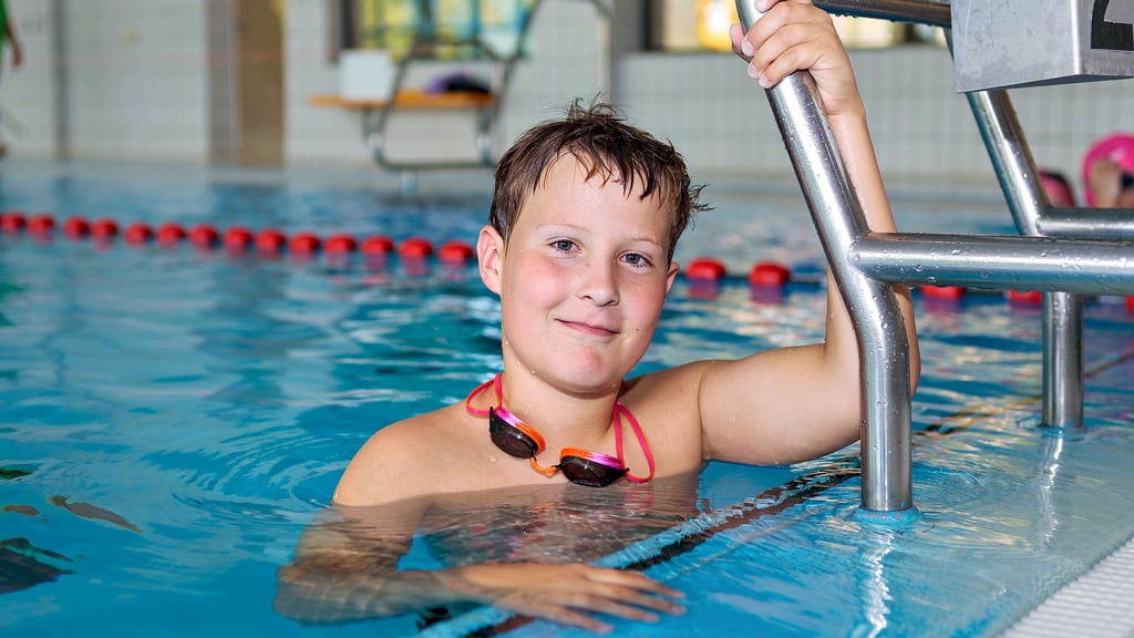 Gleich drei Titel holte sich Clemens Knoch bei den Landesmeisterschaften im Schwimmen über die Bruststrecken.