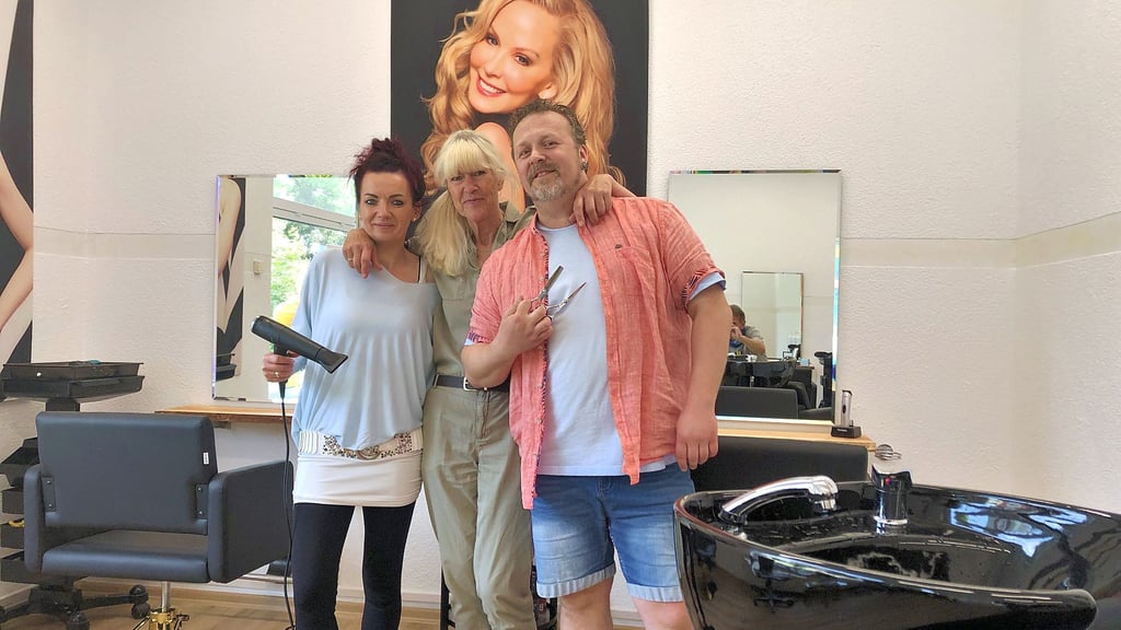 Das Team des Pratauer Friseursalons von Annegret Schmidt (Mitte): Mareen Dreisow (l.) und Danilo Koske