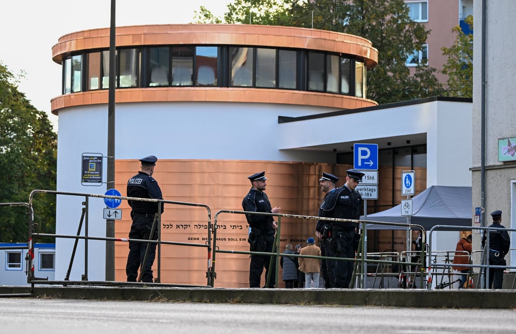 Unter Polizeischutz wurde 2023 die neue Synagoge in Dessau-Roßlau eingeweiht. Zum Schutz jüdischer Einrichtungen will Sachsen-Anhalt nun den Staatsvertrag erweitern.