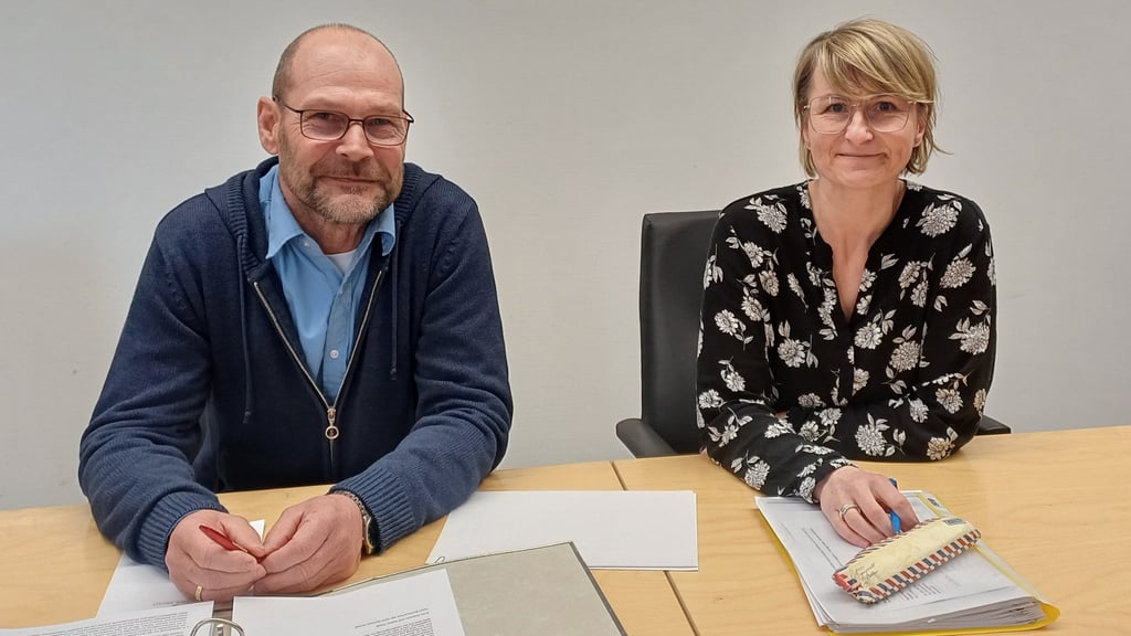 Die GEW-Mitglieder Anke Prellwitz und Volker Thiele klagen erneut gegen die Vorgriffsstunde.