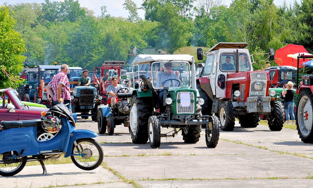 Die Treckerparade war der Höhepunkt des aus Schönebeck organisierten Treffens in Zerbst.