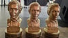 Der Heinepreis zeigt natürlich die Büste von Heinrich Heine. Lehrerin Kathleen Prochnow stellt sie selbst her.